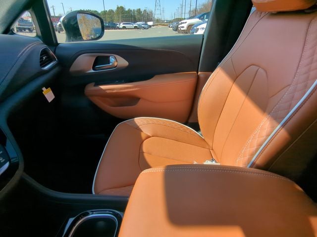 2025 Chrysler Pacifica Hybrid Pinnacle