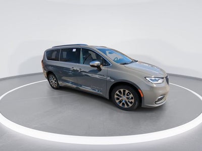2025 Chrysler Pacifica Hybrid Pinnacle