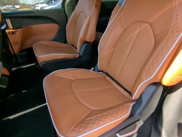 2025 Chrysler Pacifica Hybrid Pinnacle