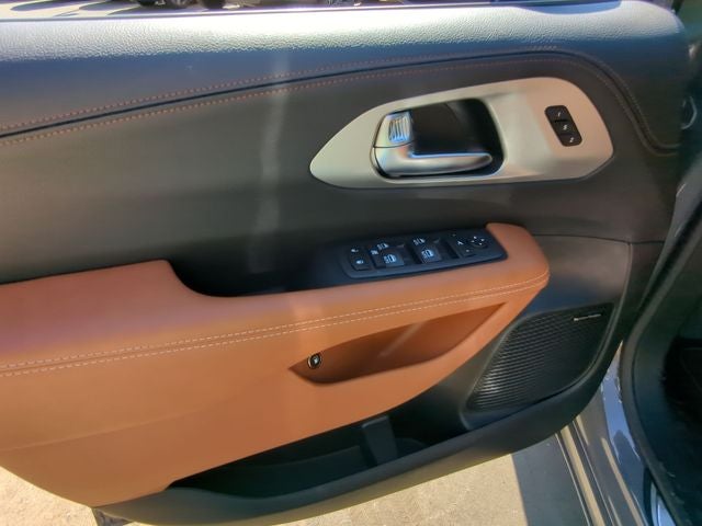 2025 Chrysler Pacifica Hybrid Pinnacle