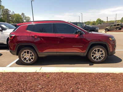 2022 Jeep Compass Latitude Lux