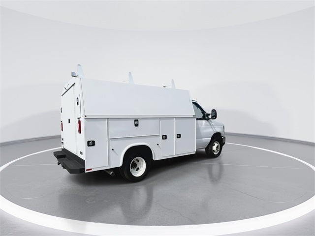 2025 Ford E-350SD Base Cutaway