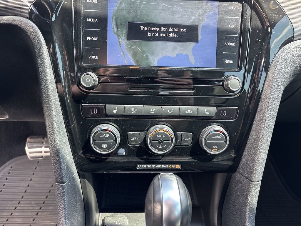 2021 Volkswagen Passat 2.0T R-Line