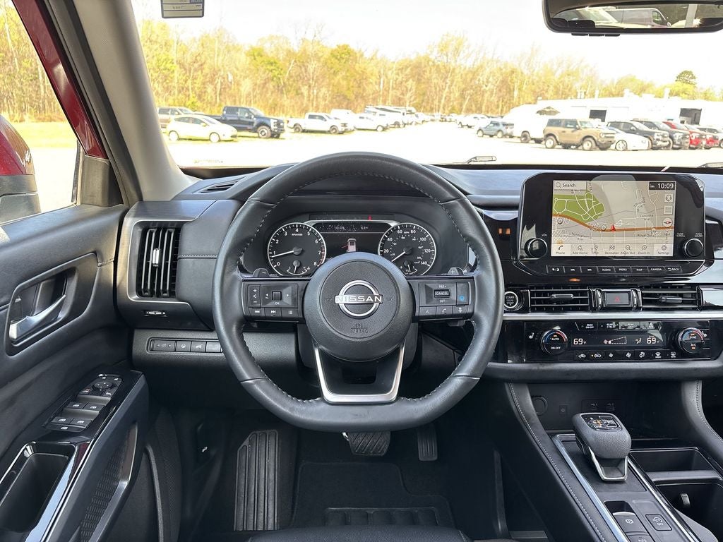 2024 Nissan Pathfinder SL