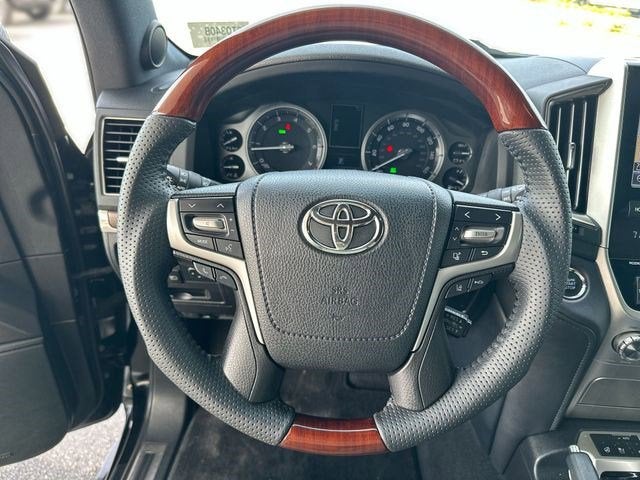 2017 Toyota LAND CRUISER Base
