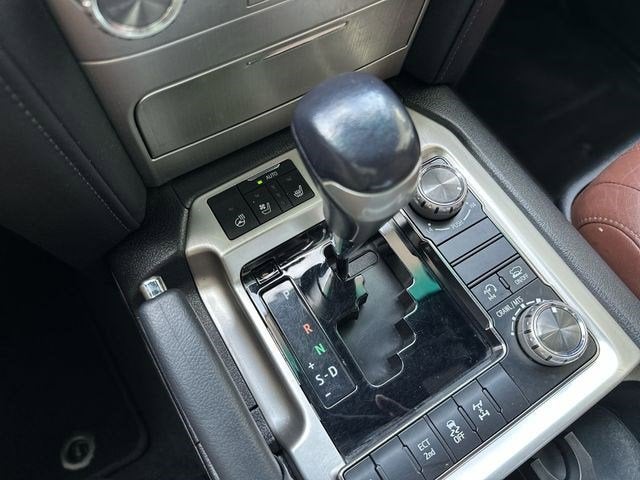 2017 Toyota LAND CRUISER Base