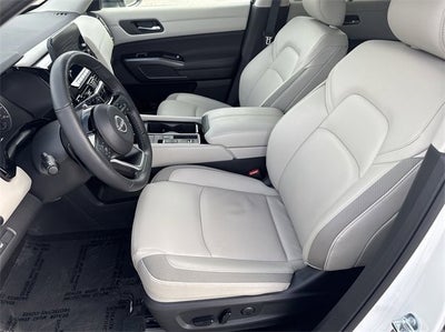 2024 Nissan Pathfinder SL