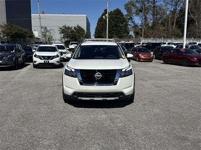 2024 Nissan Pathfinder SL