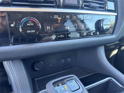 2024 Nissan Pathfinder SL