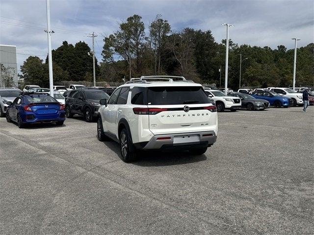 2024 Nissan Pathfinder SL