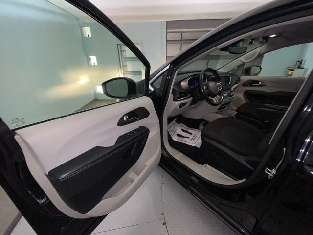 2021 Chrysler Voyager LX