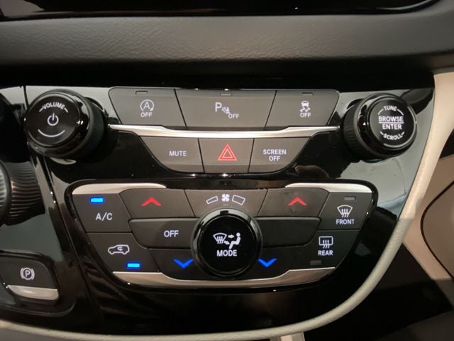 2021 Chrysler Voyager LX