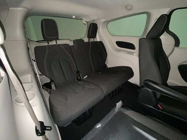 2021 Chrysler Voyager LX