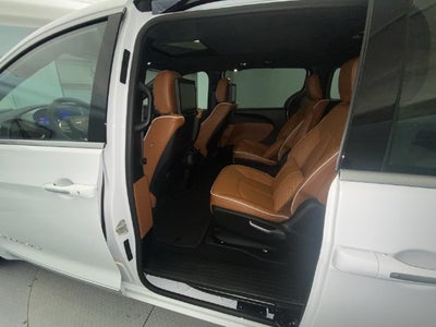 2024 Chrysler Pacifica Hybrid Pinnacle
