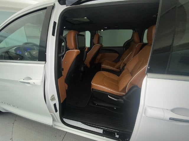 2024 Chrysler Pacifica Hybrid Pinnacle