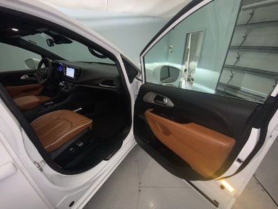 2024 Chrysler Pacifica Hybrid Pinnacle