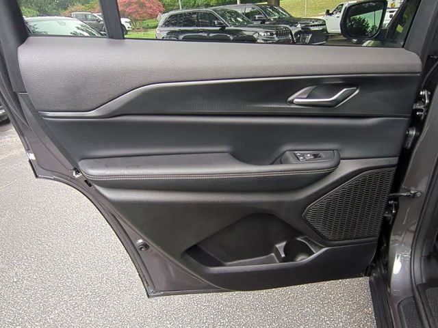 2024 Jeep Grand Cherokee L Laredo 4x2