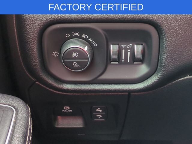 2020 RAM 1500 Laramie Crew Cab 4x4 5'7' Box