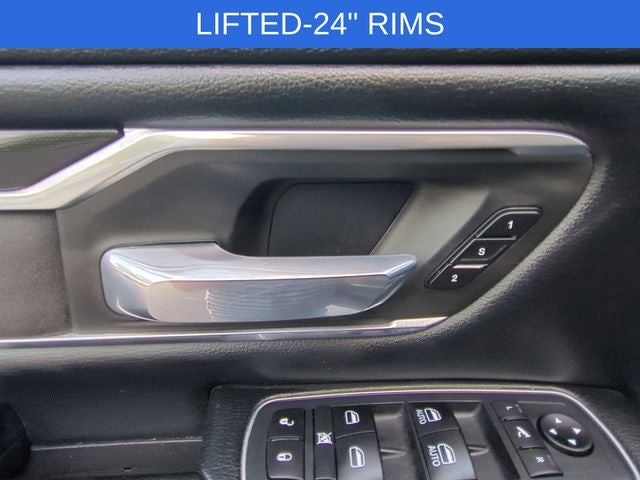 2020 RAM 1500 Laramie Crew Cab 4x4 5'7' Box