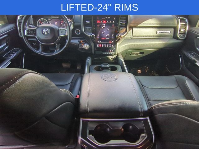 2020 RAM 1500 Laramie Crew Cab 4x4 5'7' Box