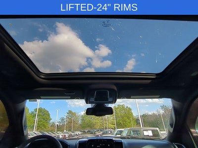 2020 RAM 1500 Laramie Crew Cab 4x4 5'7' Box