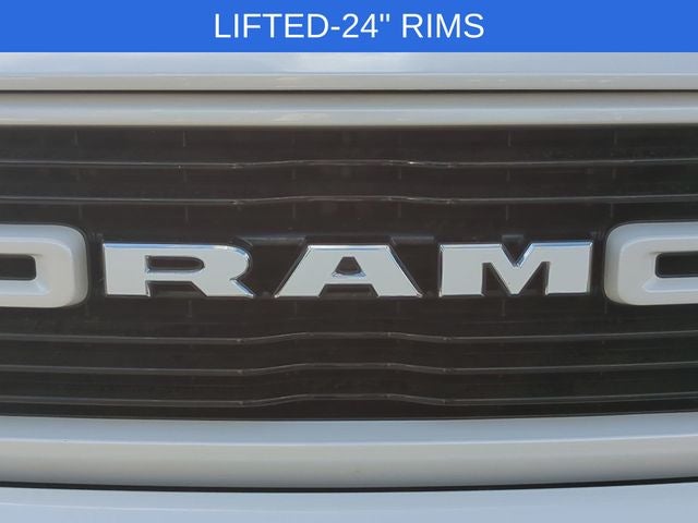 2020 RAM 1500 Laramie Crew Cab 4x4 5'7' Box