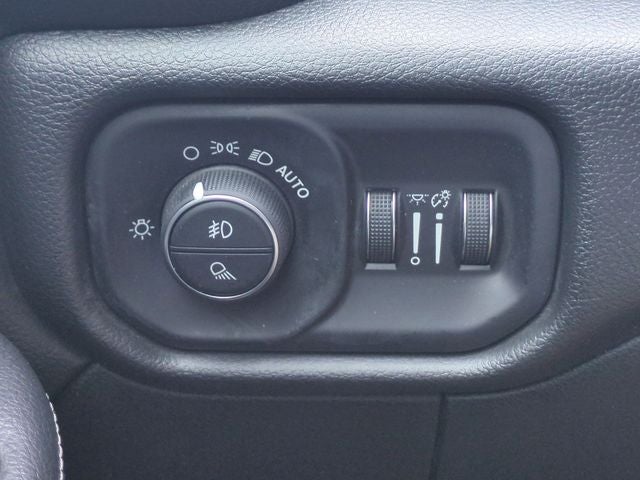 2020 RAM 3500 Big Horn Crew Cab 4x4 8' Box