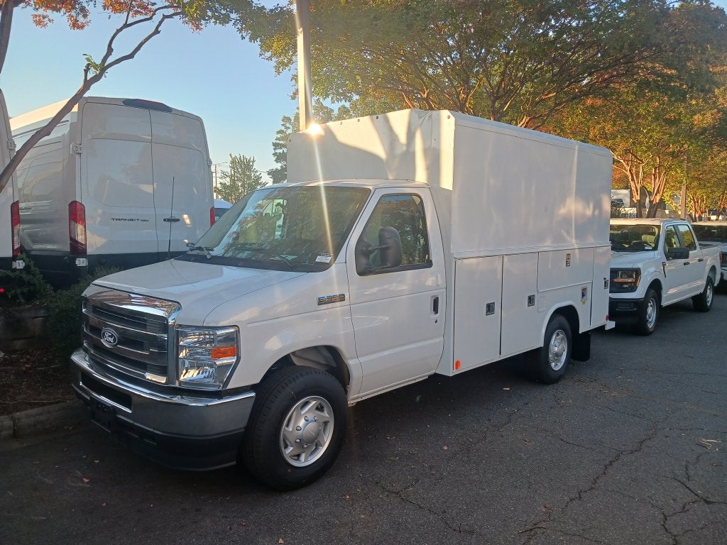 2027 Ford E-350SD Base Cutaway