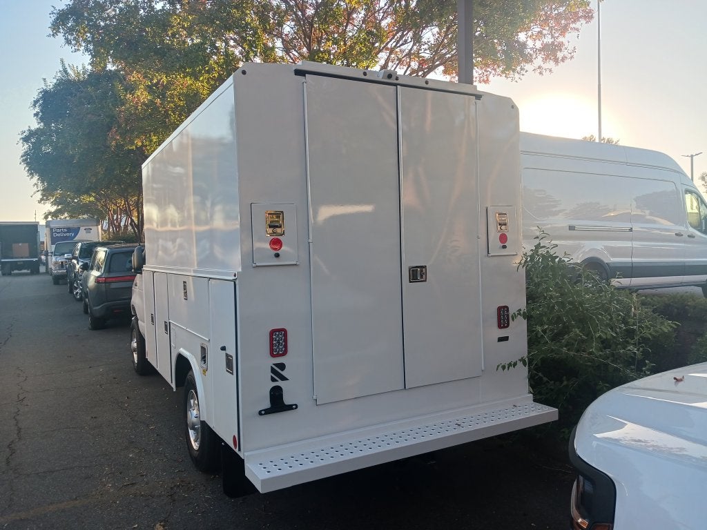 2027 Ford E-350SD Base Cutaway