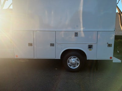2027 Ford E-350SD Base Cutaway
