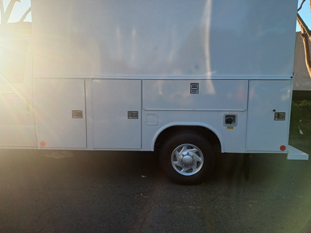 2027 Ford E-350SD Base Cutaway