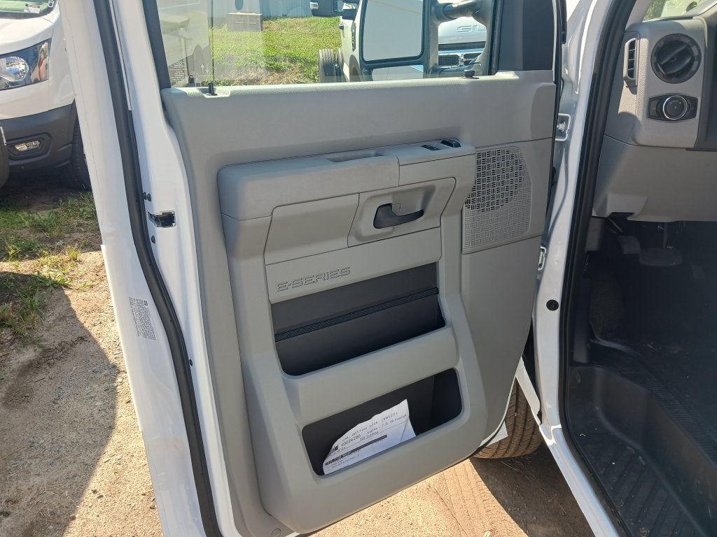 2027 Ford E-350SD Base Cutaway