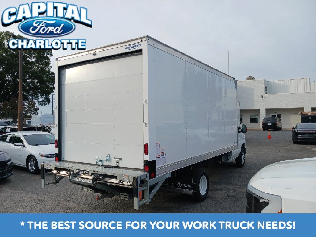 2027 Ford Econoline Cutaway E-450 DRW