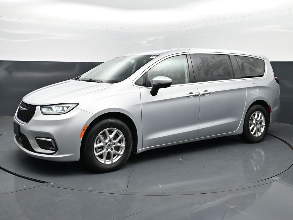 2023 Chrysler Pacifica's photo