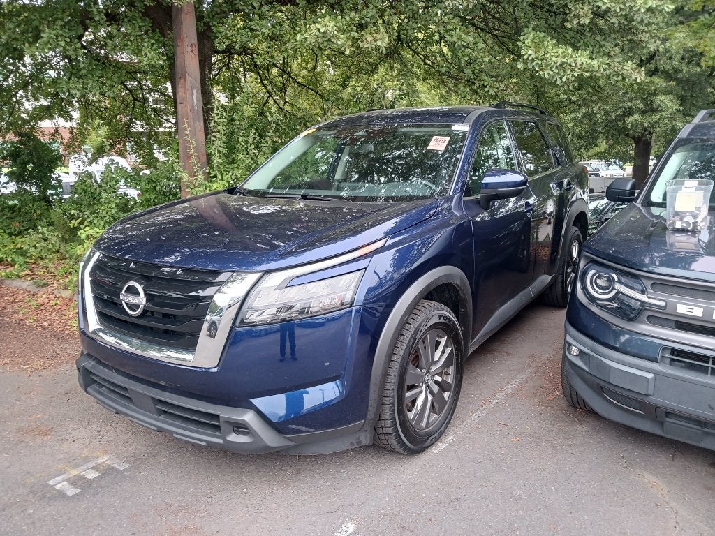 2025 Nissan Pathfinder SV