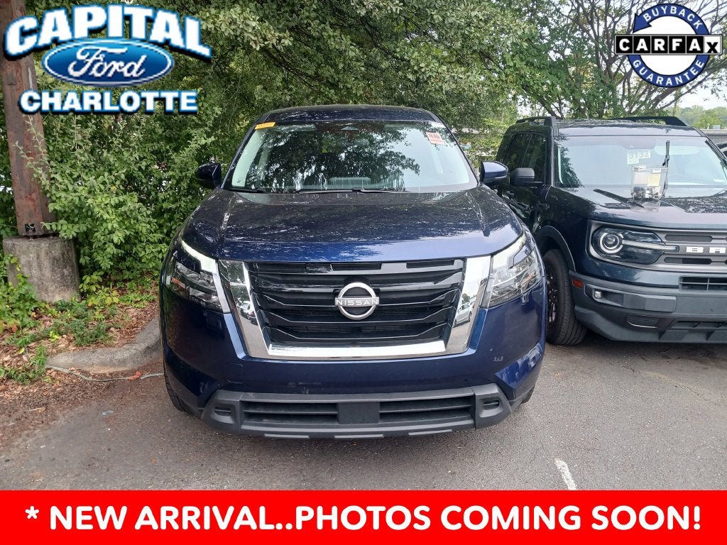 2025 Nissan Pathfinder SV