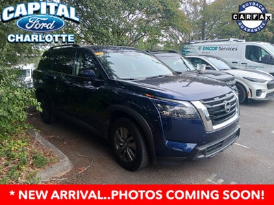 2025 Nissan Pathfinder SV