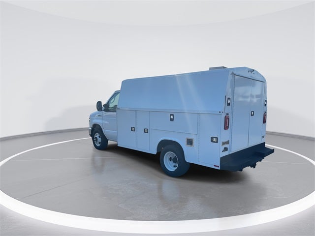 2025 Ford E-350SD Cutaway