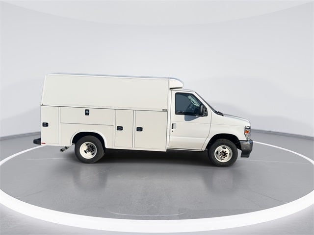2025 Ford E-350SD Cutaway