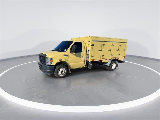 2022 Ford E-450SD Base DRW
