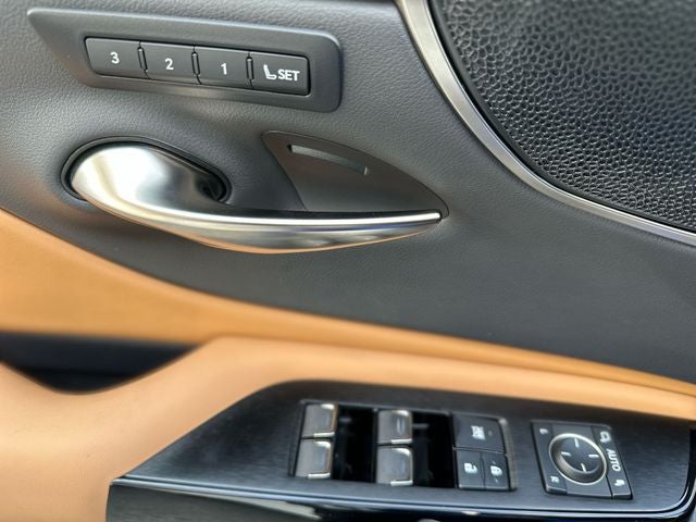 2024 Lexus ES 300h Ultra Luxury