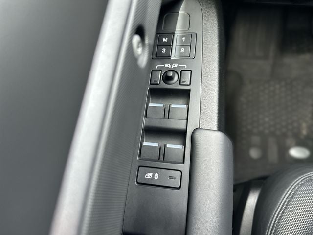 2024 Land Rover Defender 130 Outbound