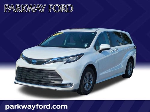 2023 Toyota Sienna XLE 8 Passenger