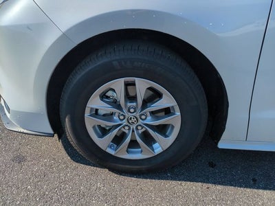 2023 Toyota Sienna XLE 8 Passenger
