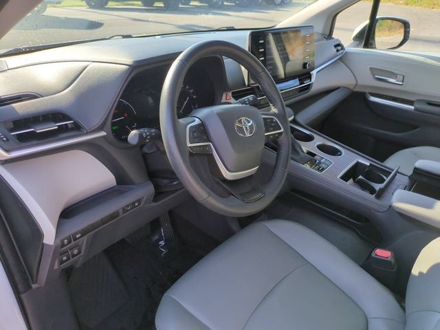 2023 Toyota Sienna XLE 8 Passenger