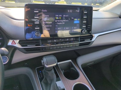 2023 Toyota Sienna XLE 8 Passenger
