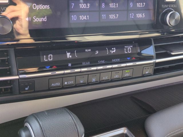 2023 Toyota Sienna XLE 8 Passenger