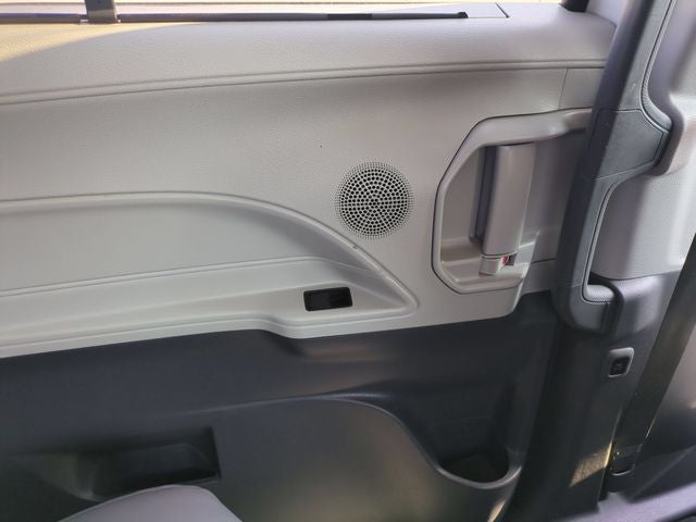 2023 Toyota Sienna XLE 8 Passenger