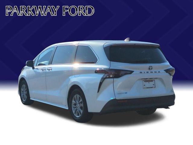 2023 Toyota Sienna XLE 8 Passenger