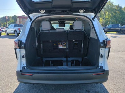 2023 Toyota Sienna XLE 8 Passenger